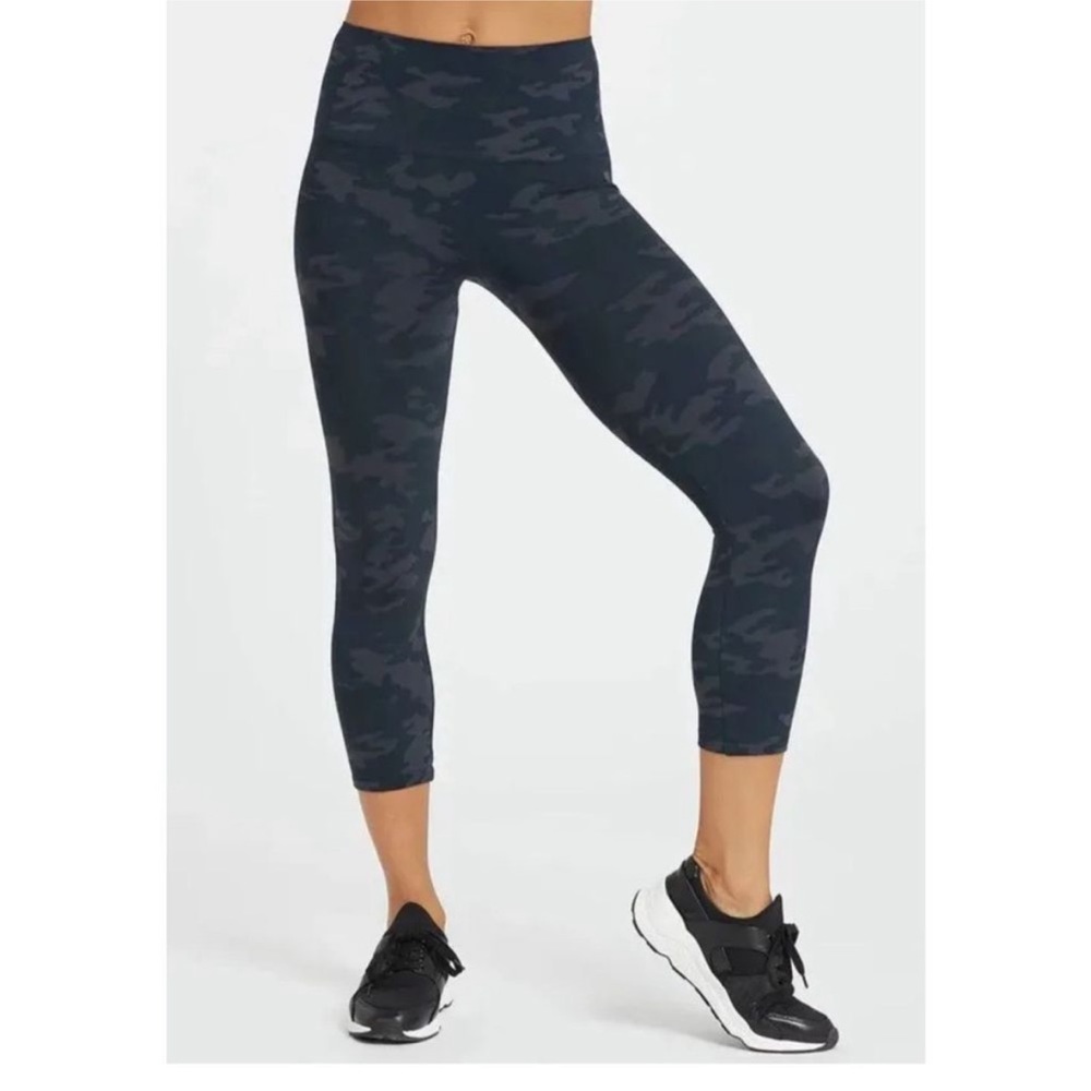 Spanx Camo Look At Me‎ Now Crop Leggings